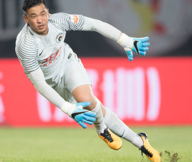 足球选手石笑天实在是太难了,他的职业生涯并没有这么一帆风顺!