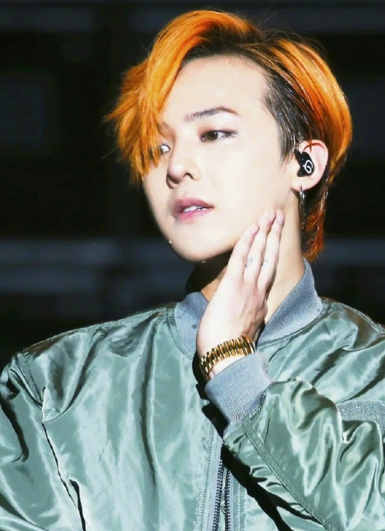 权志龙涉毒登上热搜,angelababy视为偶像,杜海涛单膝下跪