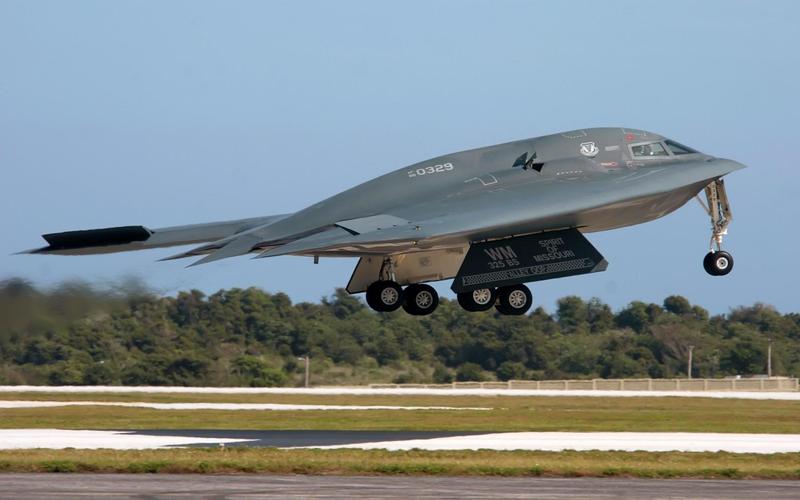 b-2幽靈轟炸機:空中之王的隱形戰鬥力量