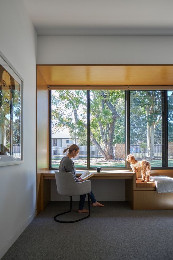 要是早点看到就好了,窗前卡座连着书桌一起打,实用性不容小觑