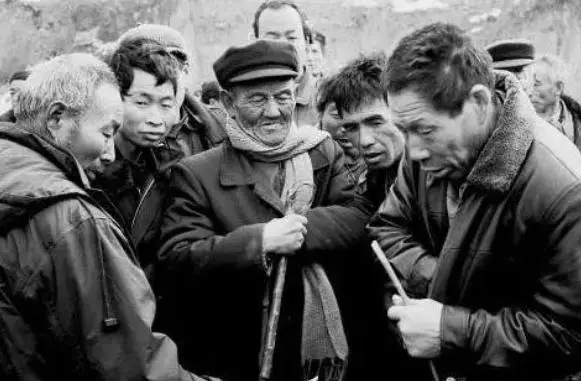 36岁刘青山去世后,他的妻子和三个儿子,结局都怎么样