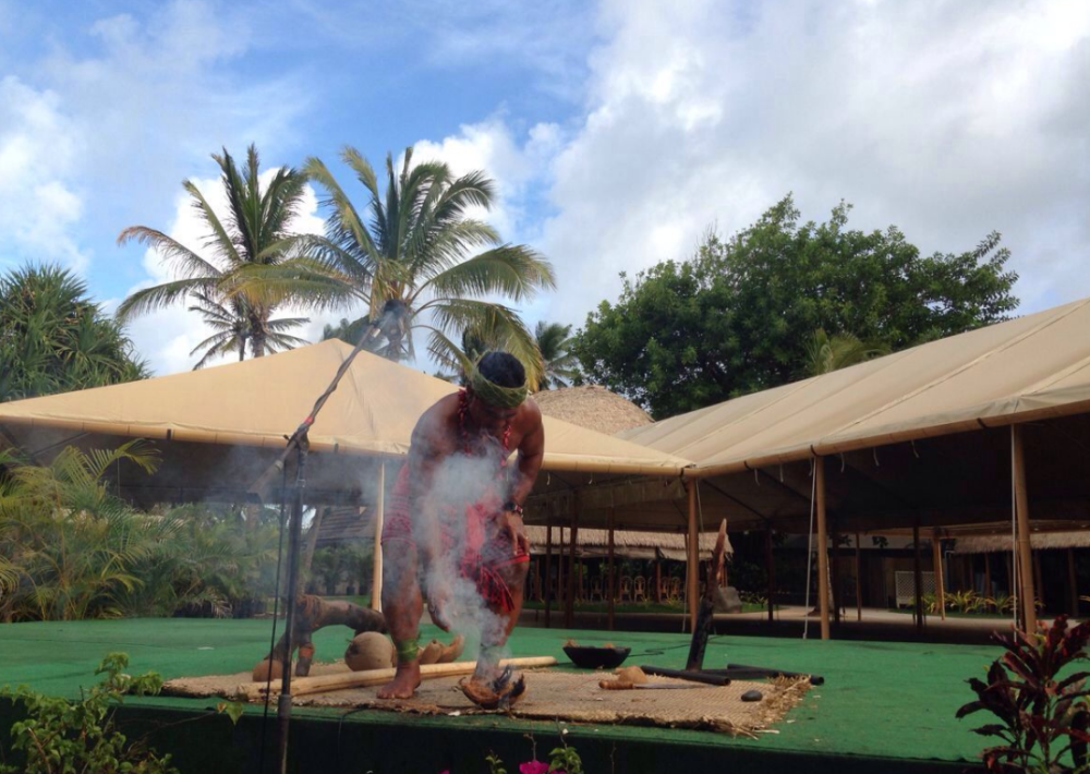 这个部落毫无保留,他们眼里"裸体"是最美的