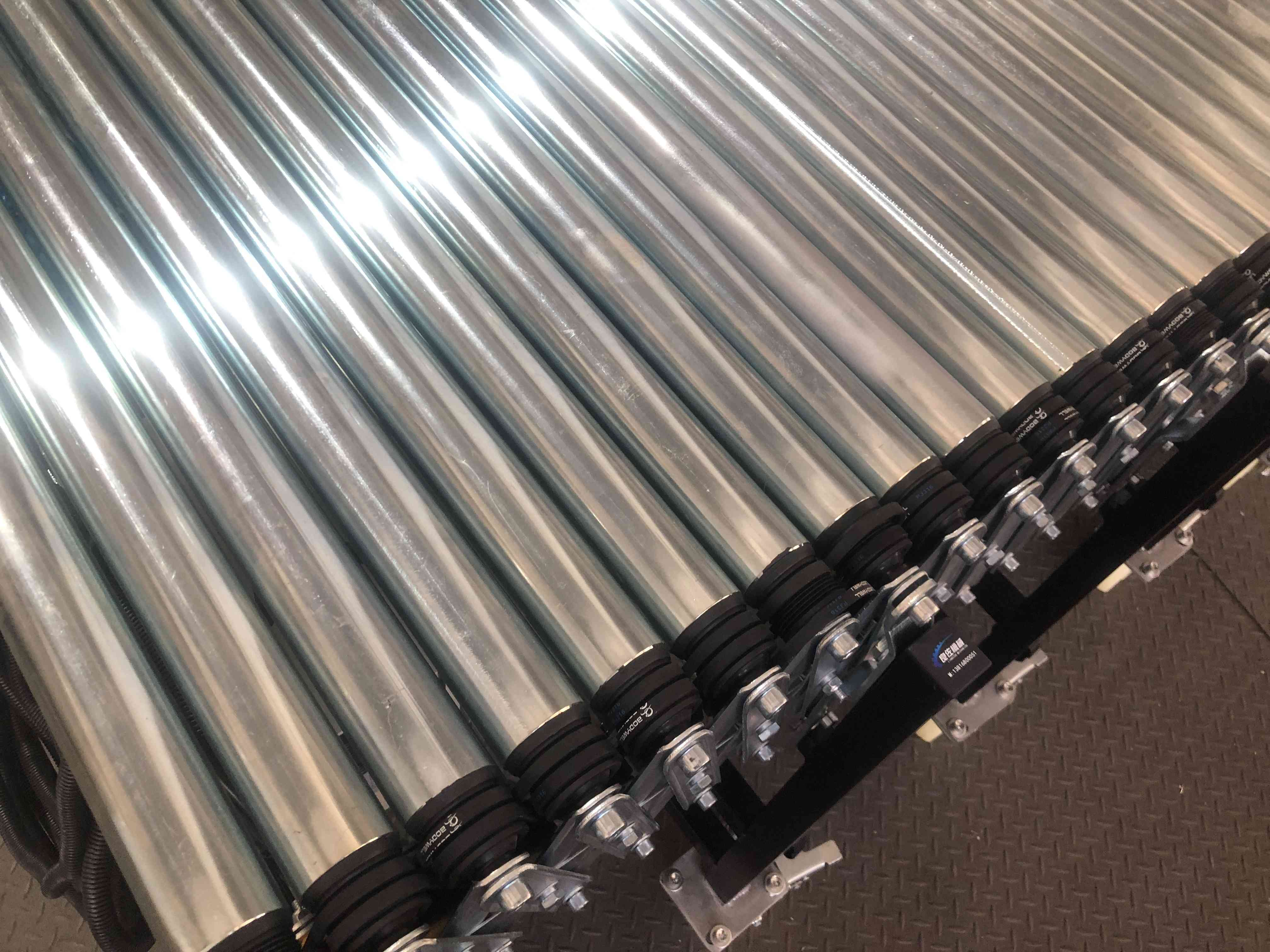 伸缩辊筒输送机