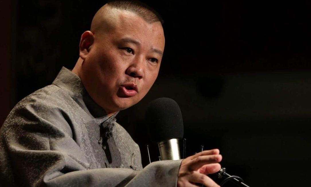 郭德纲澳洲新居曝光,全家睡衣示人,8岁郭汾阳不上学争议不断!