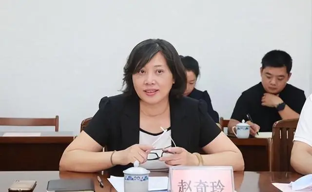 她,桂林副市长,前灵川县县长,前副县长,而且还是政工师!