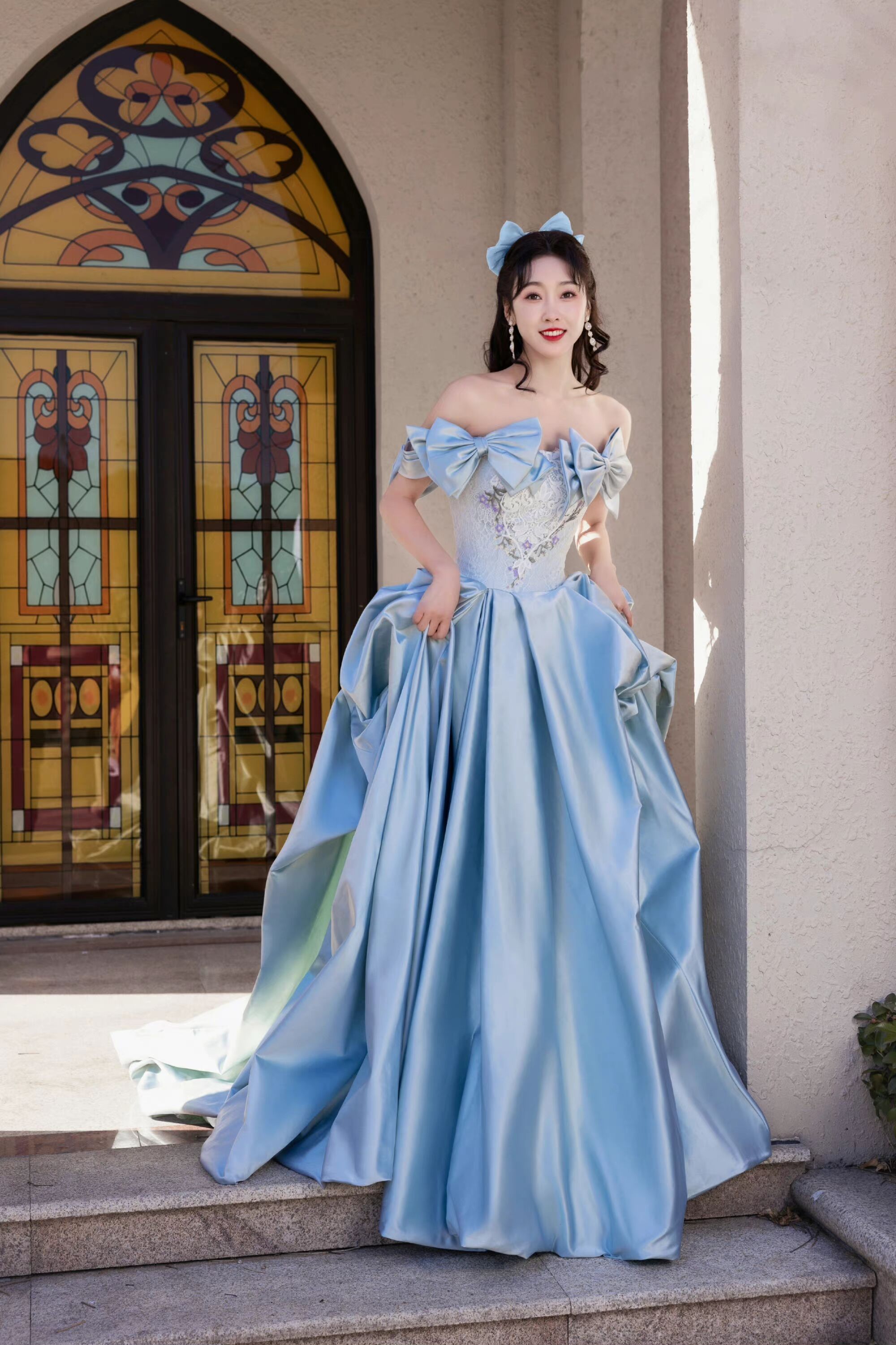 这才是真正的"在逃公主"!穿上蓝色礼服裙的宣璐,好让人心动