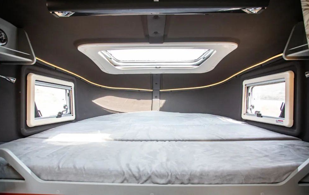 一步升级到位!24款长城炮房车订制版实拍,越野住宿两不耽误