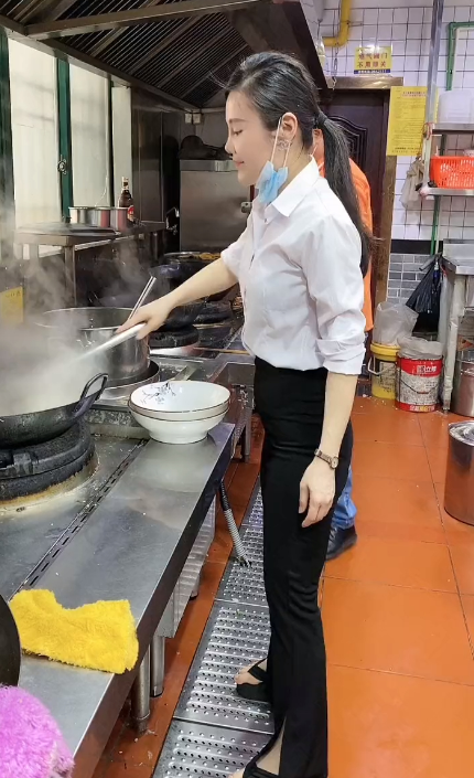 在东北出差,与40岁饭店老板娘发生的一段情,结局让我难以释怀
