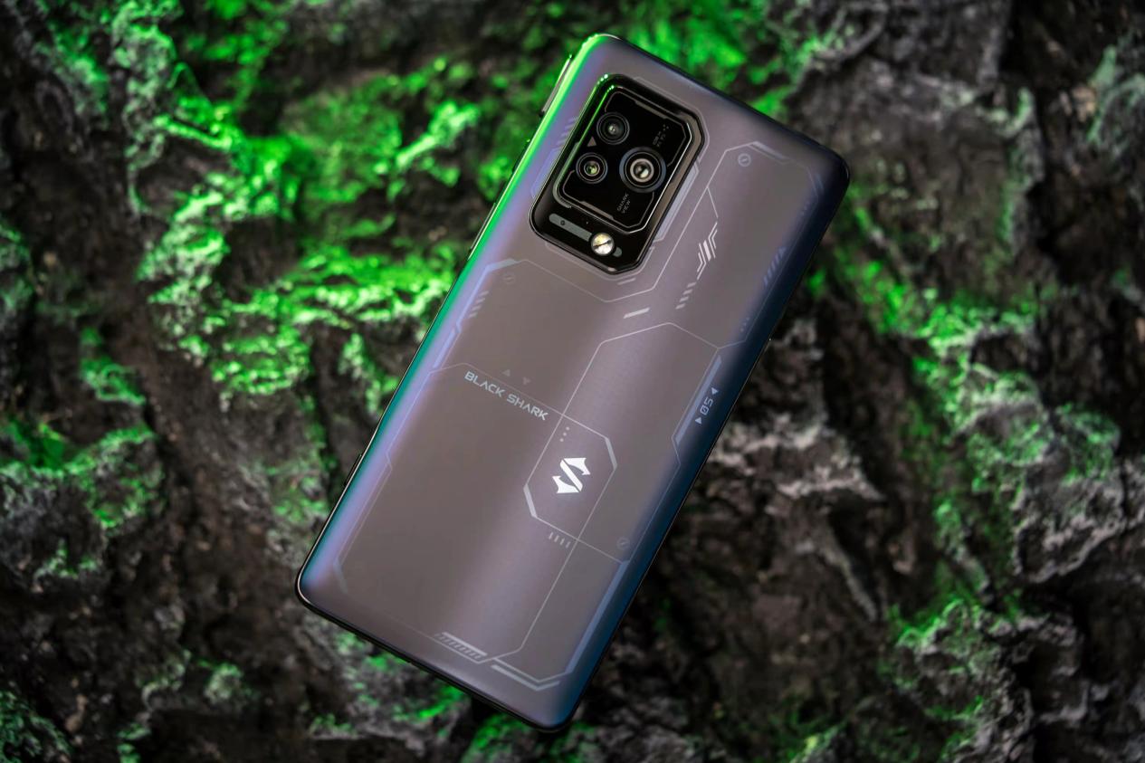 黑鲨6rs很高调,16g 1tb 5500mah电池,电竞机皇无疑