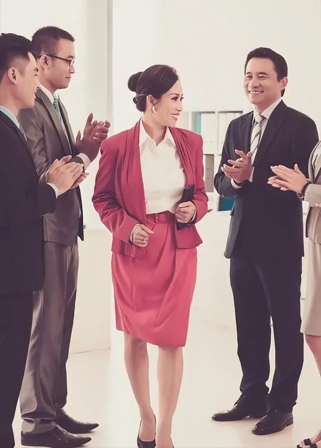 案例:云南女色虎罗敏,曾是部队"最美军花",靠陪睡上位