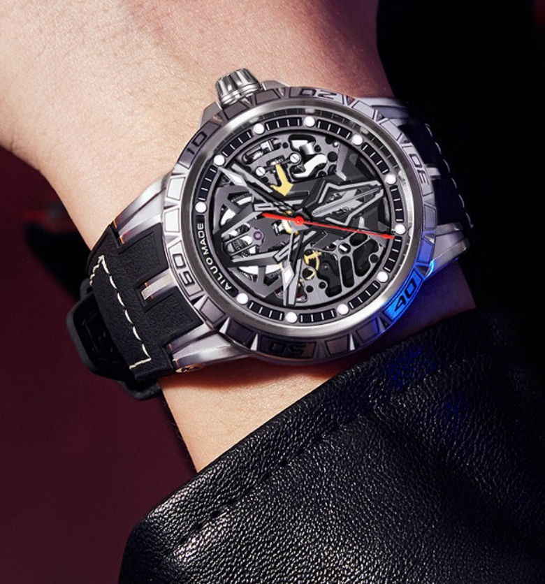 艾诺一表两芯,兼具商务和休闲需求,经典传承震撼面世