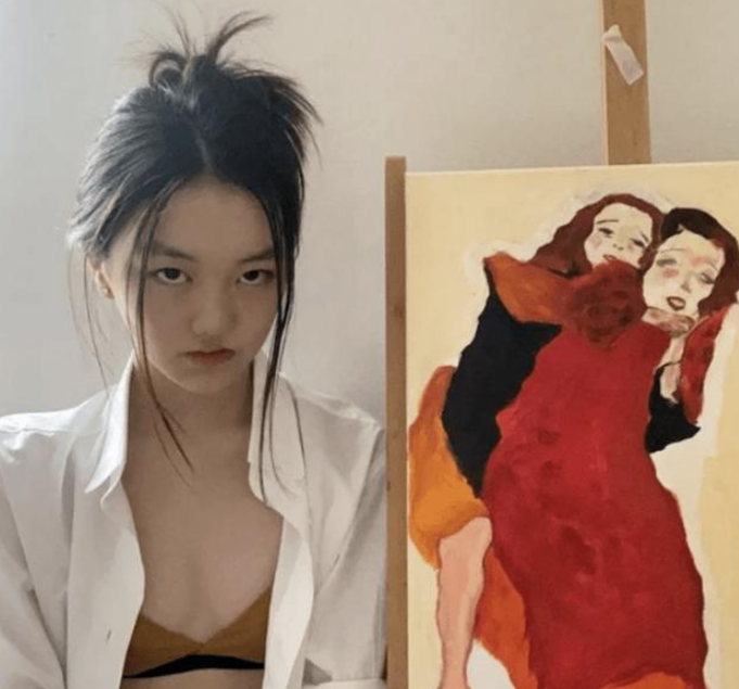 17岁李嫣近照曝光!术后地包天眼神显凌厉,网友:越来越像李亚鹏