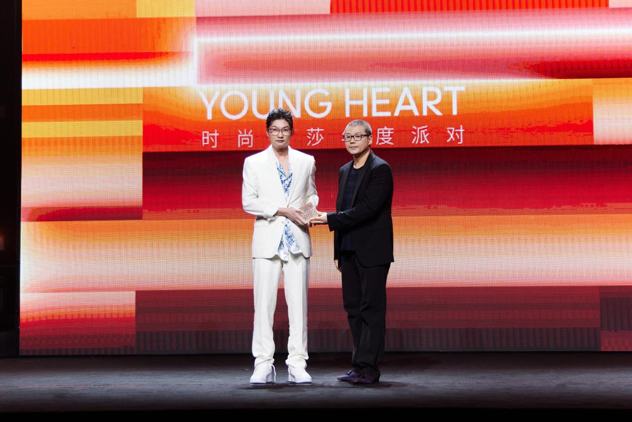 遥望科技董事长谢如栋亮相时尚芭莎年度派对