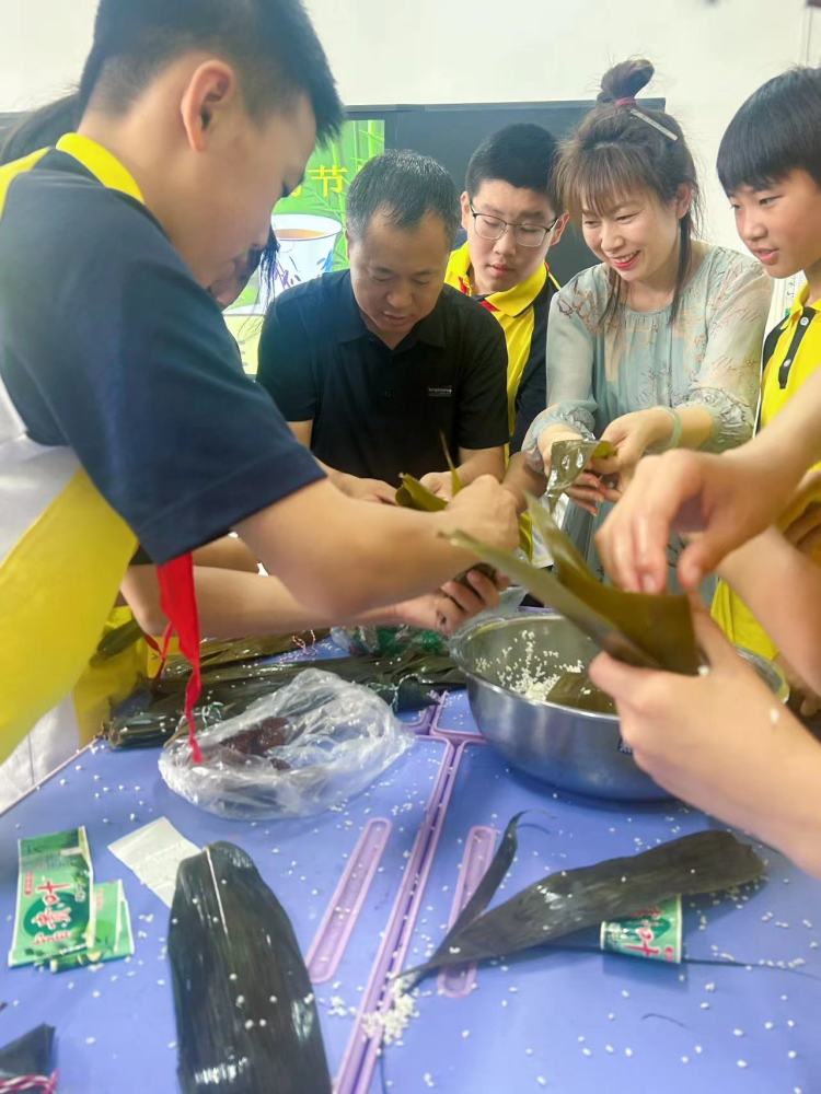 "粽"情端午,乐享安康——塔哈镇中心学校开展迎端午系列活动
