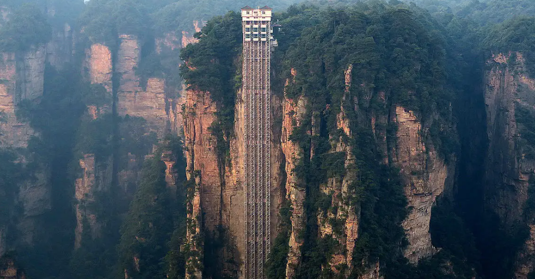 张家界的百龙天梯为何世界闻名?