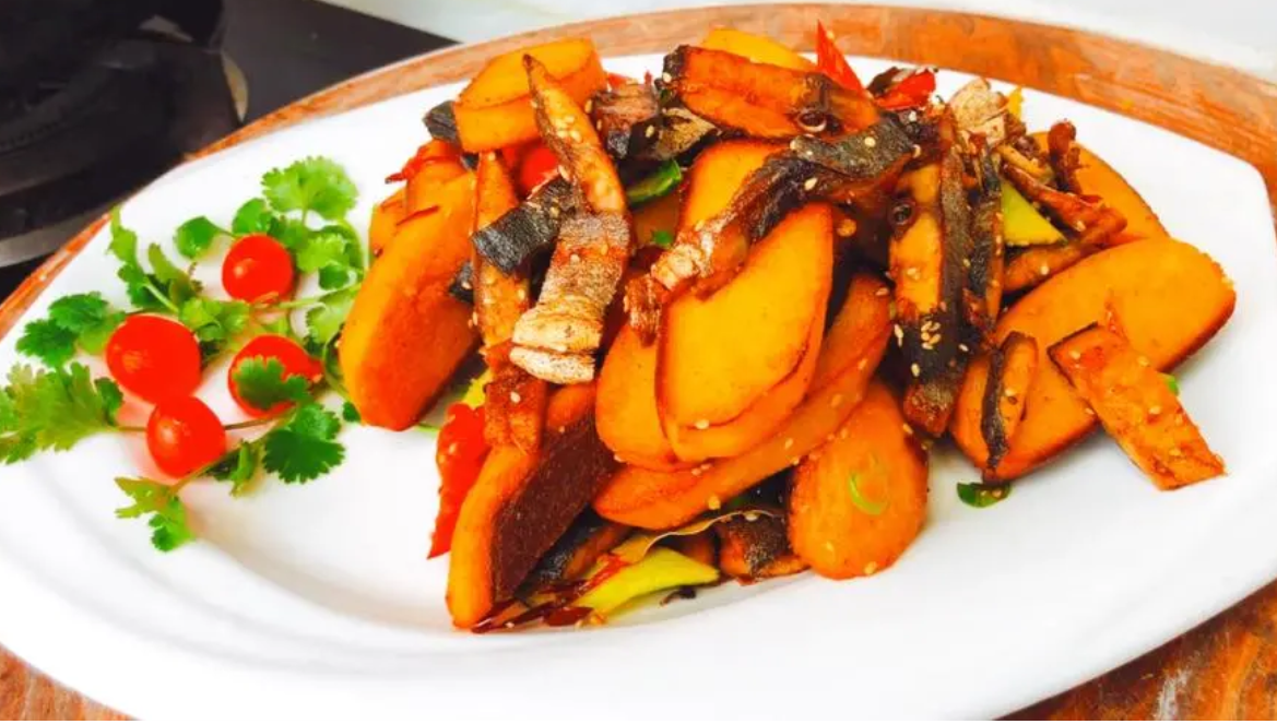 大连美食代表:咸鱼饼子为何能成为大连美食代表之一呢?