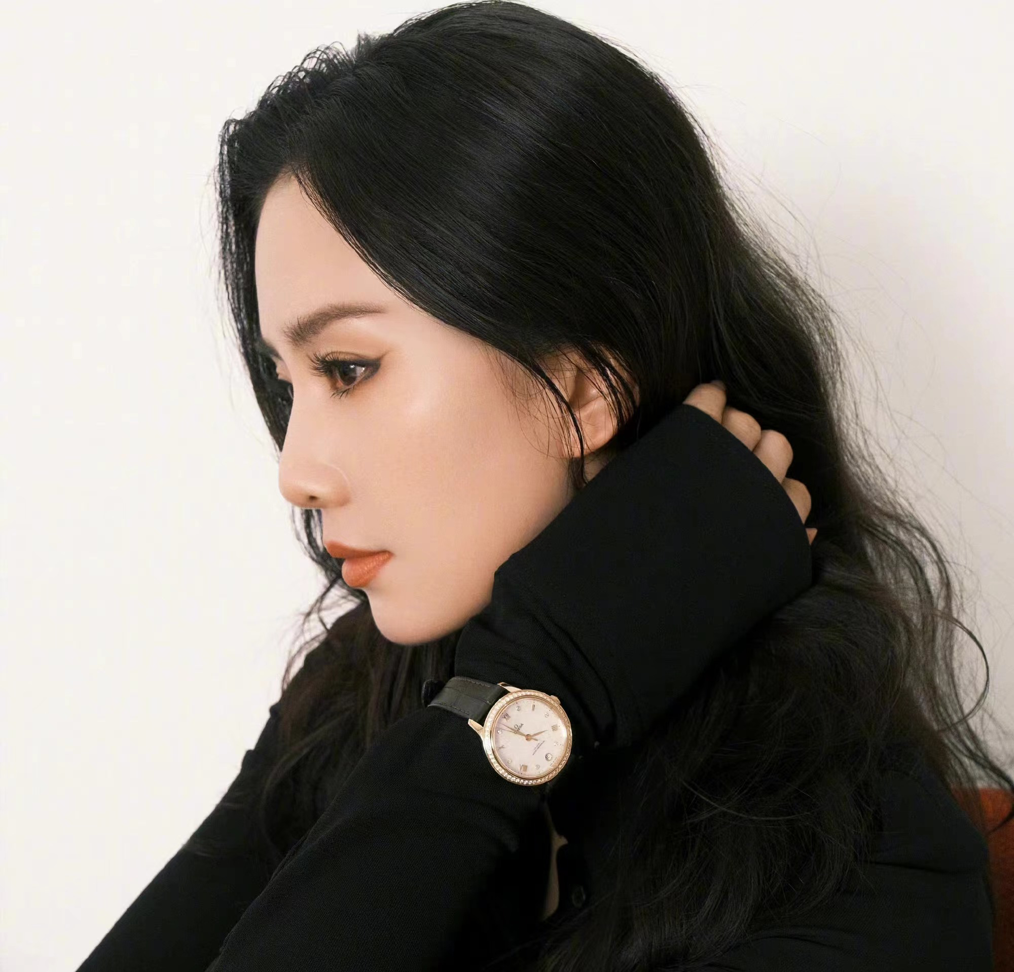 刘诗诗烟熏妆随拍流出,网友纷纷点赞:姐姐侧颜好美