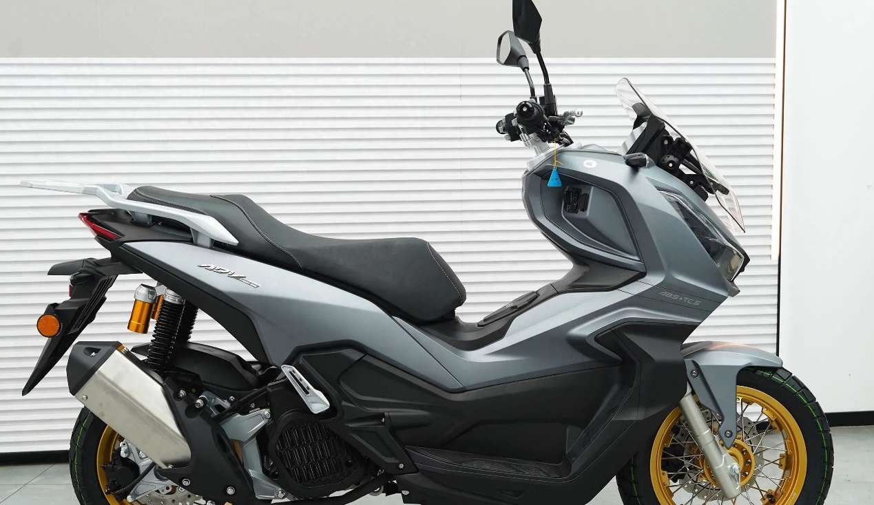 个性与动力并存!天鹰tt150越野踏板摩托车,你的冒险伙伴!