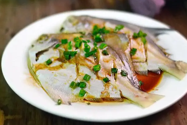 清蒸小鲳鱼,非常简单的上手菜,鱼肉不腥营养美味