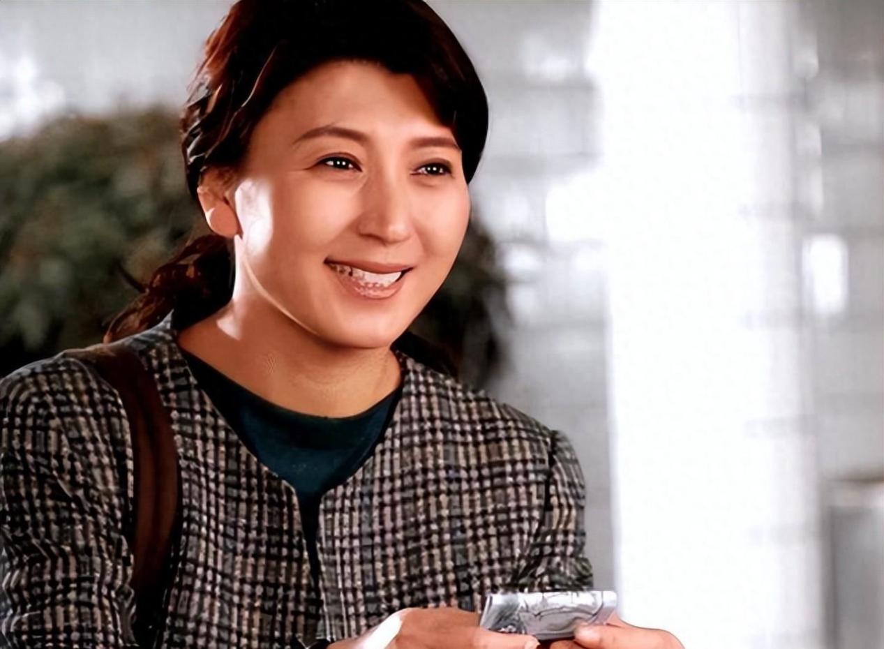 国家一级艺人闫学晶:不顾家人敌对嫁大10岁巨贾,今婚姻状况怎么