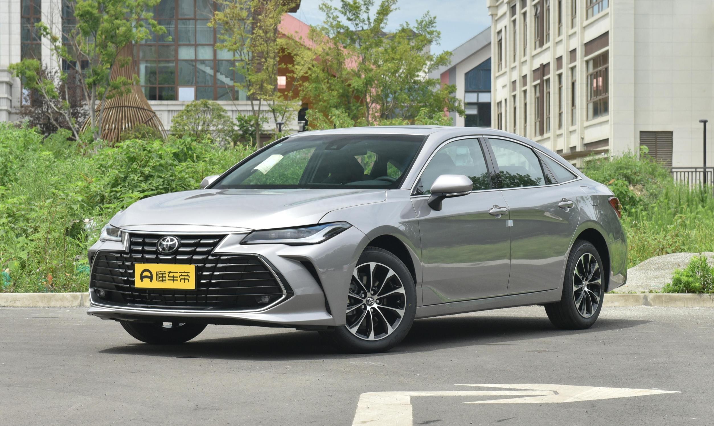 丰田亚洲龙最低配车型,优惠力度大,配2.0l发动机,家用怎么样?