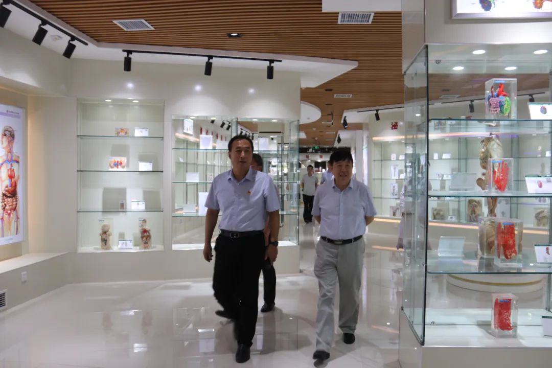 周口职业技术学院党委书记刘士欣一行到濮阳医专考察指导工作