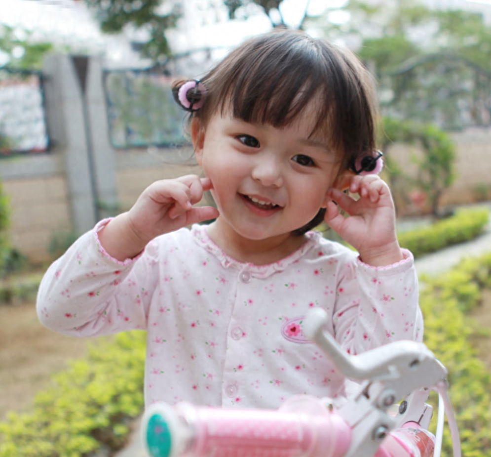 刘楚恬美出新高度,仅13岁就出落得亭亭玉立,娱乐圈都在等她长大