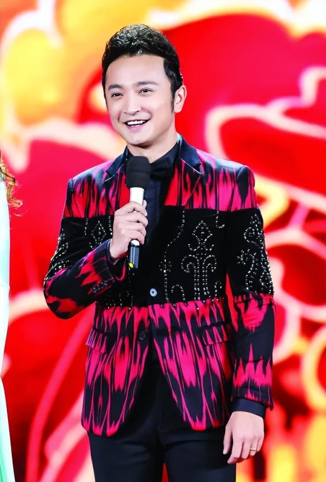 央视名嘴尼格买提双面人生:社交媒体放大镜下的真实揭秘