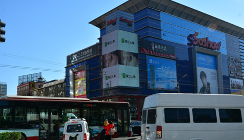 北京户外广告投放价值,崇文门搜秀大屏广告投放价值