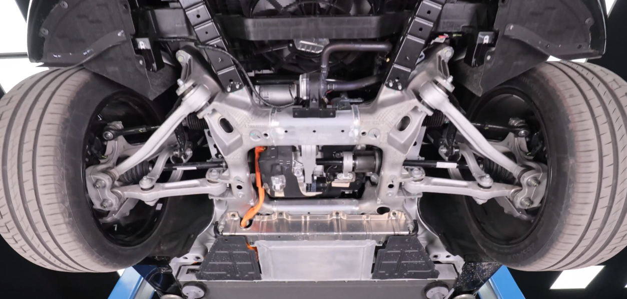 阿维塔11底盘解析:后悬用了日系车用过的a形臂?