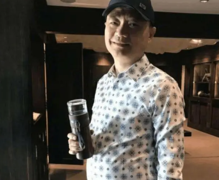 60岁崔永元近况曝光!萎靡不振疑身患抑郁,首回应穷得揭不开锅