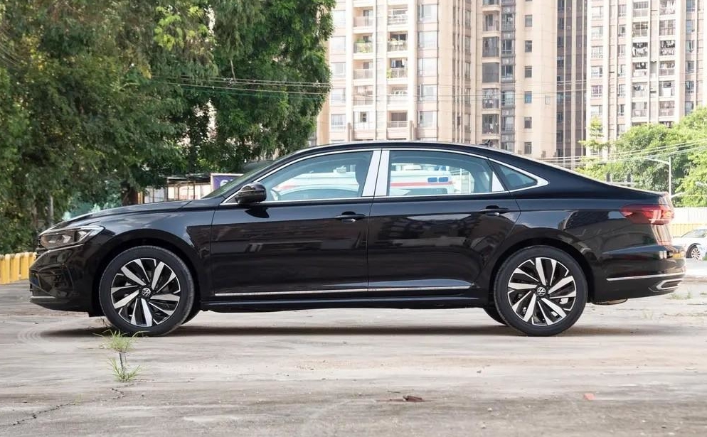 2024款帕萨特正式上市,18.19万元起售,新增星夜蓝配色