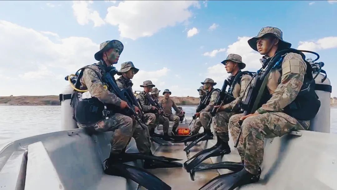 21式作训服新款——"蛙服",陆续配发部队