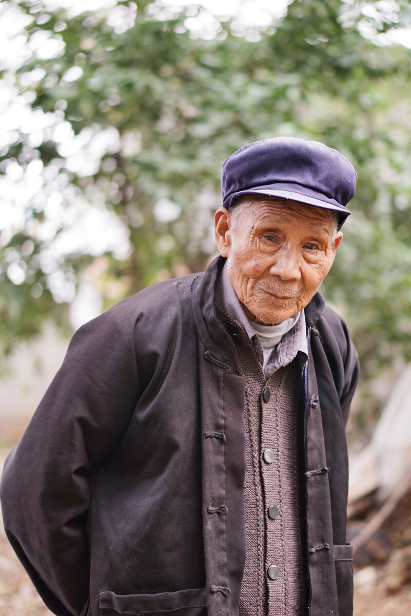故事:村里位大爷,明明只有七八岁智商,却活成了大家羡慕的样子