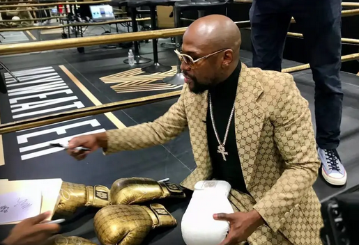 梅威瑟有多有钱?身价70亿远超泰森,女友不输卡戴珊,雇4个保镖