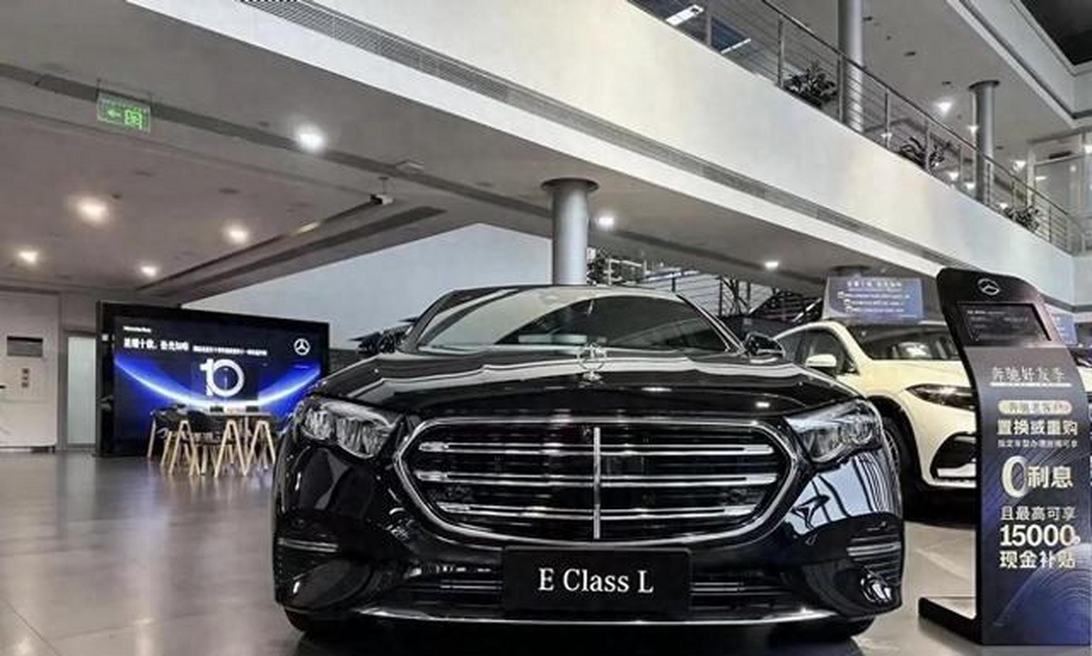 奔驰e级全新升级,引领豪华轿车智能时代.