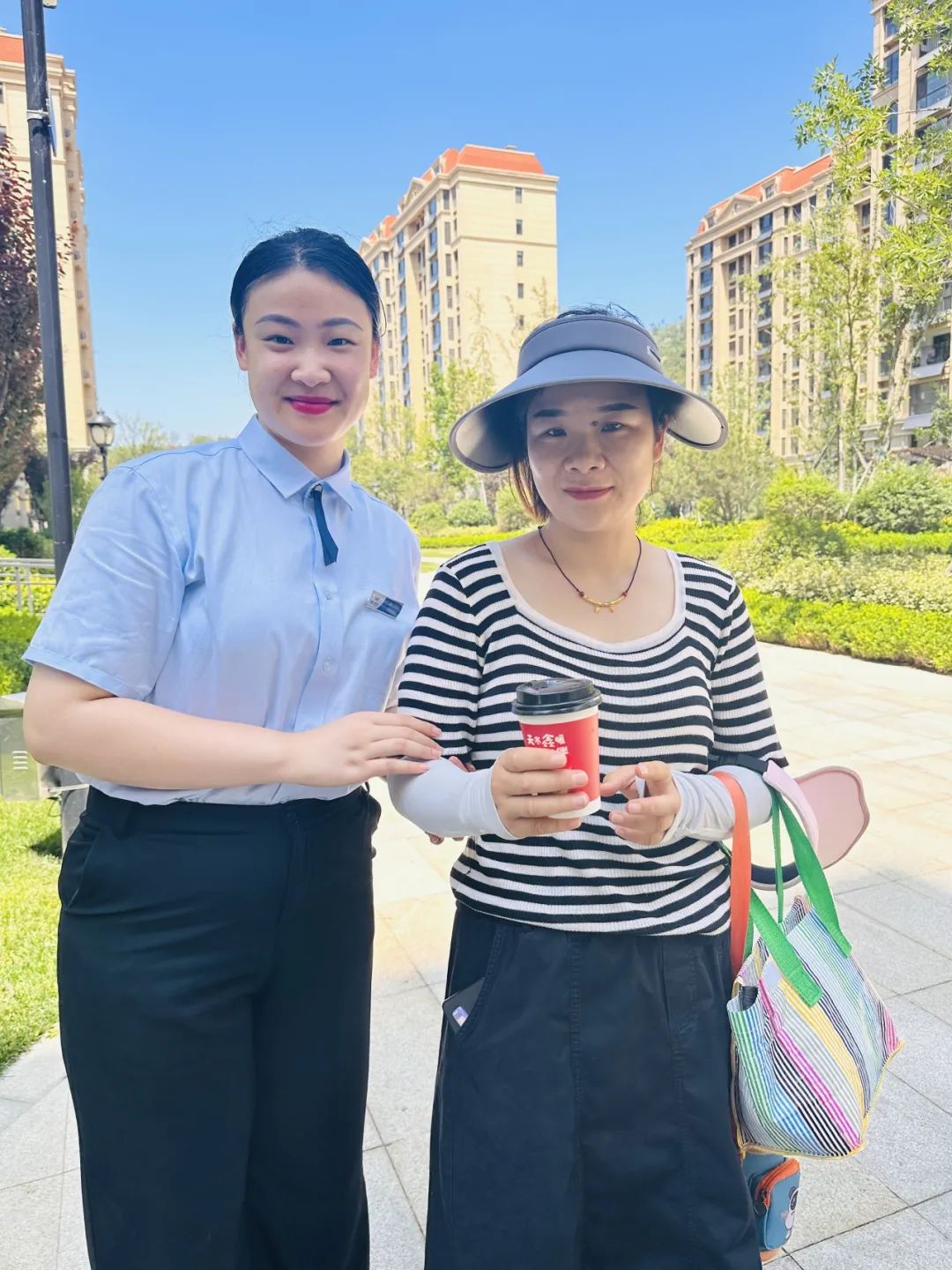 鑫江物业:炎炎夏日送清凉 丝丝关怀沁人心