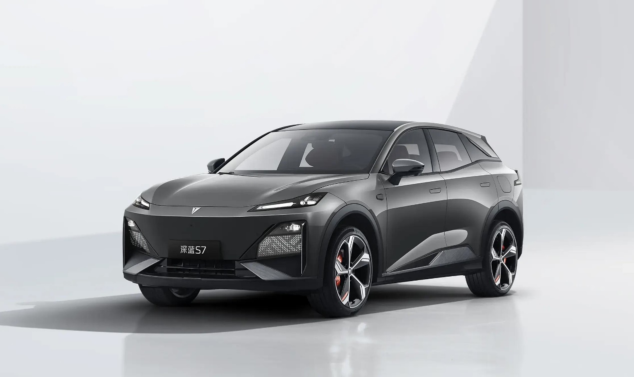 长安深蓝s7新车型上市,售价17.99万,搭载纯电动 258马力