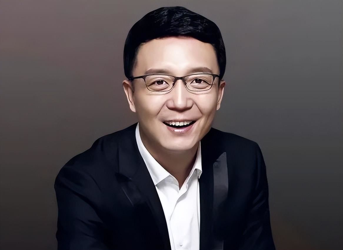 主持人路一鸣:娶校花学妹,45岁脱离央视,如今敞开了第二人生