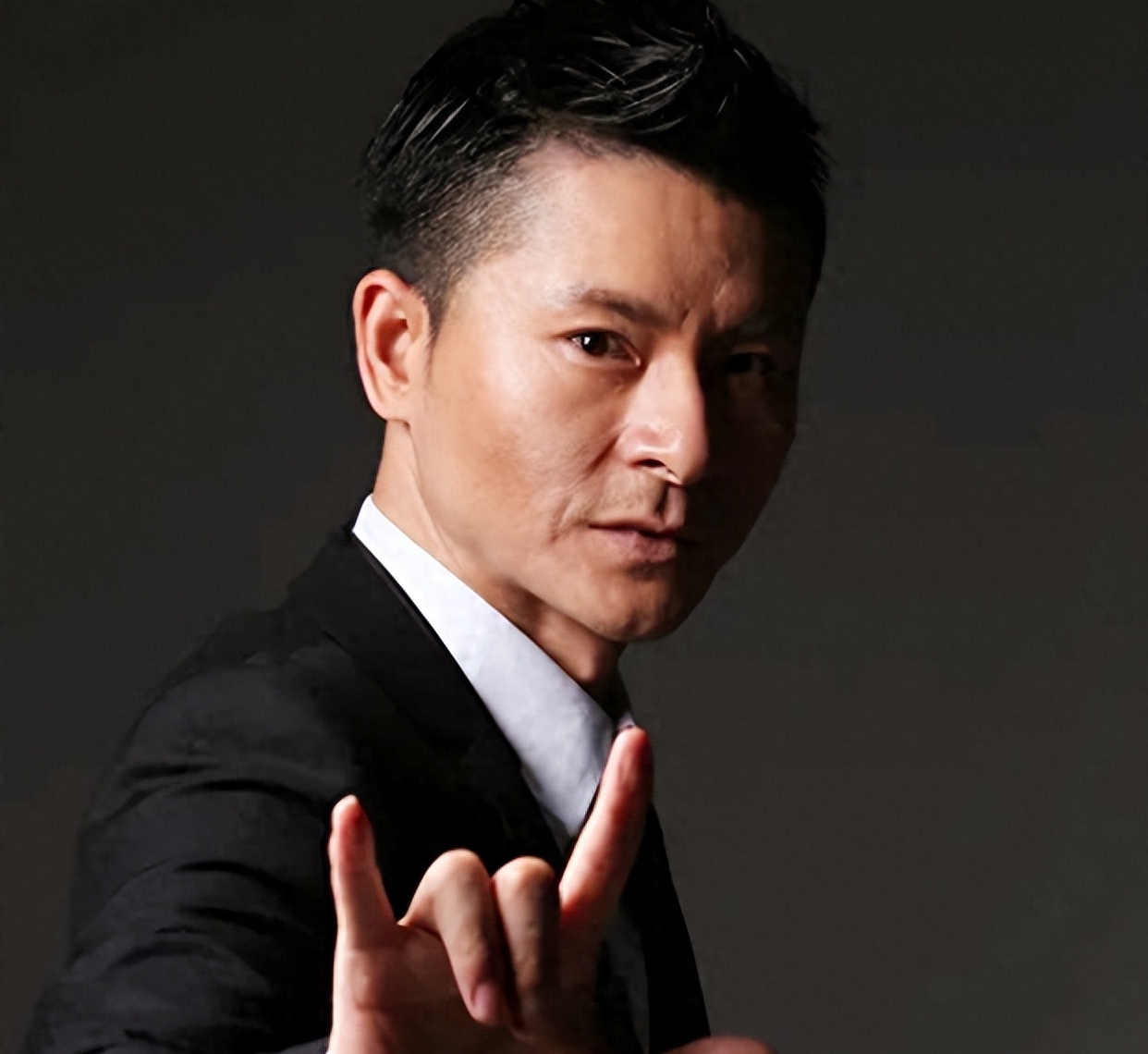 曾经靠模仿刘德华成名的教海哗,又是如何变得无人问津的