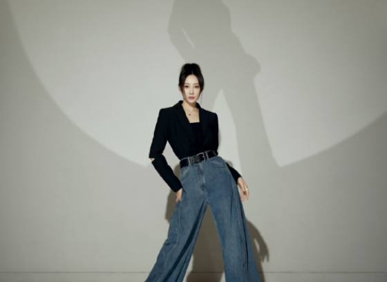 小清新恋情!马頔和李纯同游迪士尼甜蜜合影