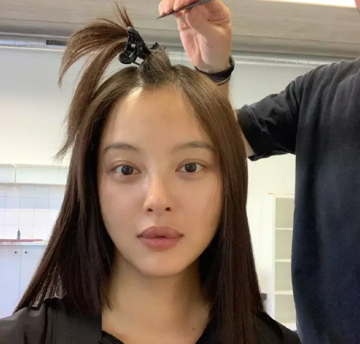 演技派女星辛芷蕾素颜双眼皮引争议,做双眼皮如何素颜化妆兼顾?