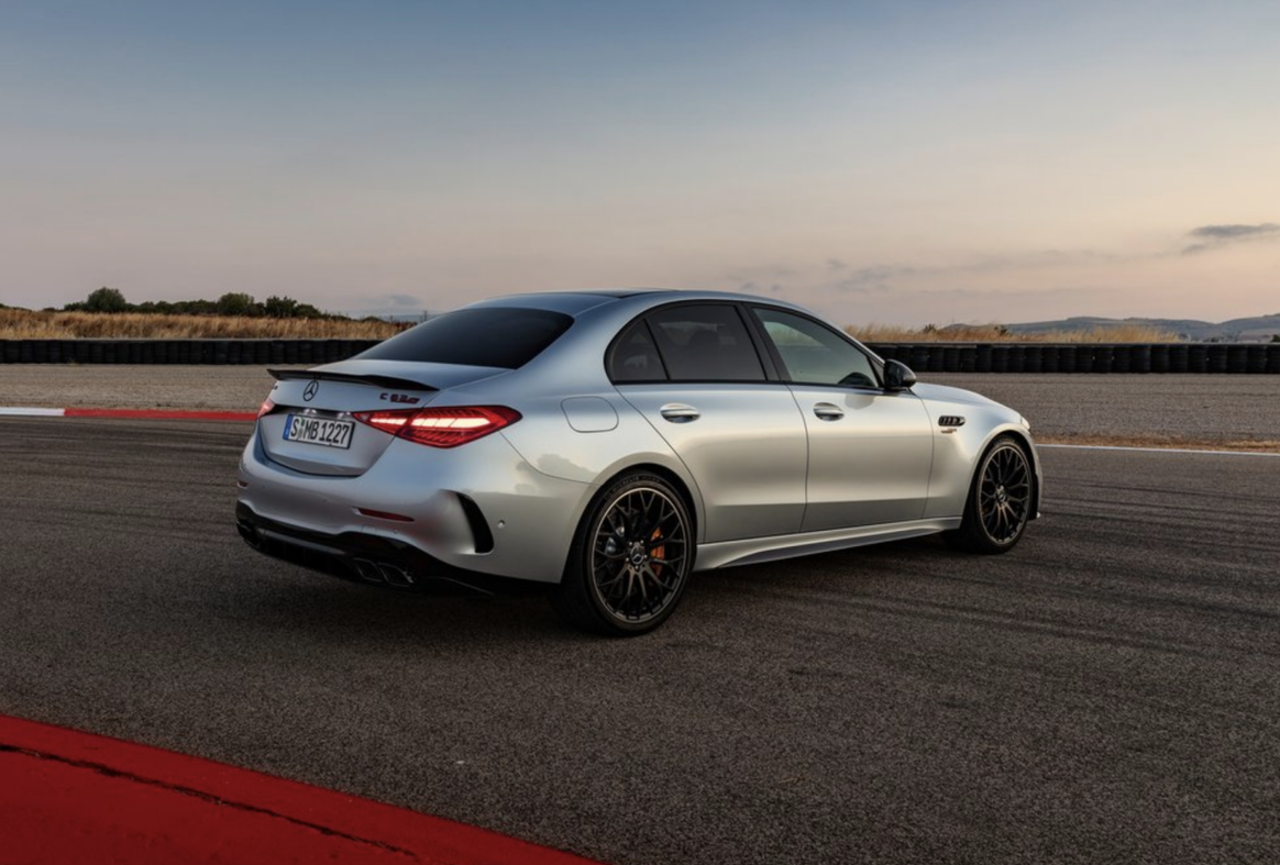 全新amg c63国内曝光!没有大v8,售价将大幅下降?