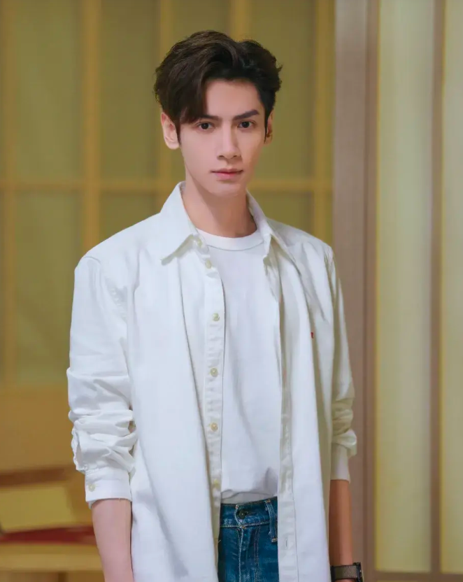 罗云熙晒与宋茜合照,俊男美女画面很养眼!