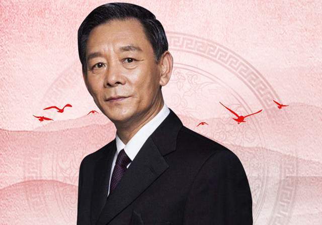 李光复:演艺传奇,77岁依旧奋斗,豪宅背后的家庭幸福