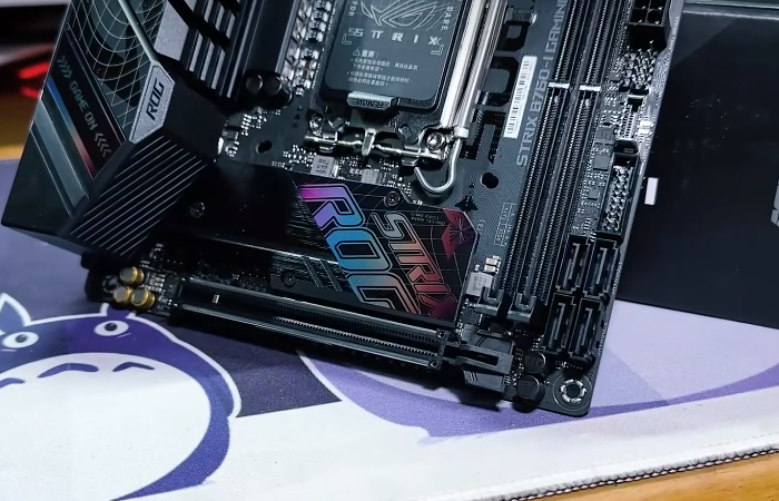 华硕rog strix b760-i游戏wifi评测:强大,小巧,色彩缤纷