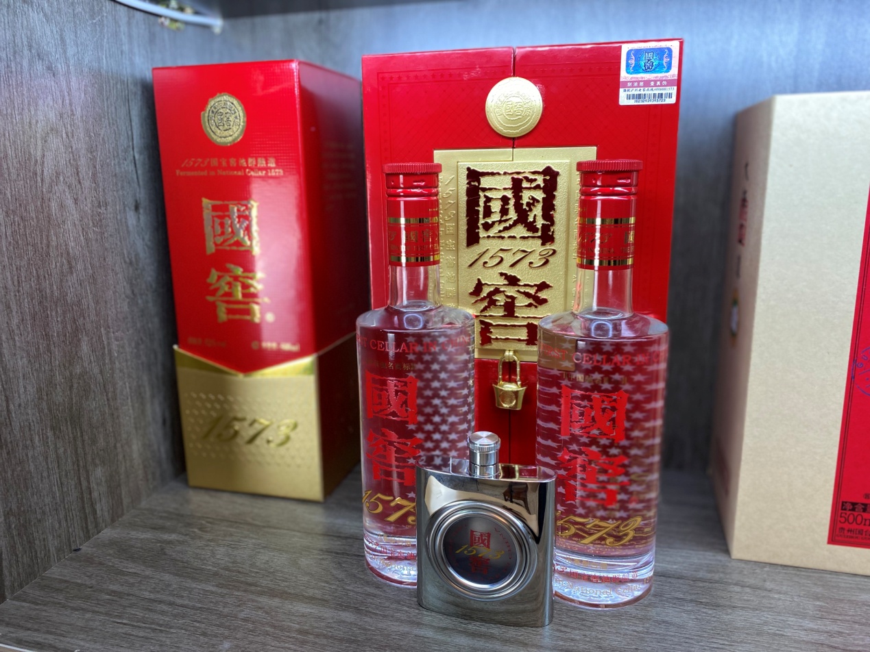 老白酒收藏重器:比茅台还高级,2011年国窖1573礼盒装