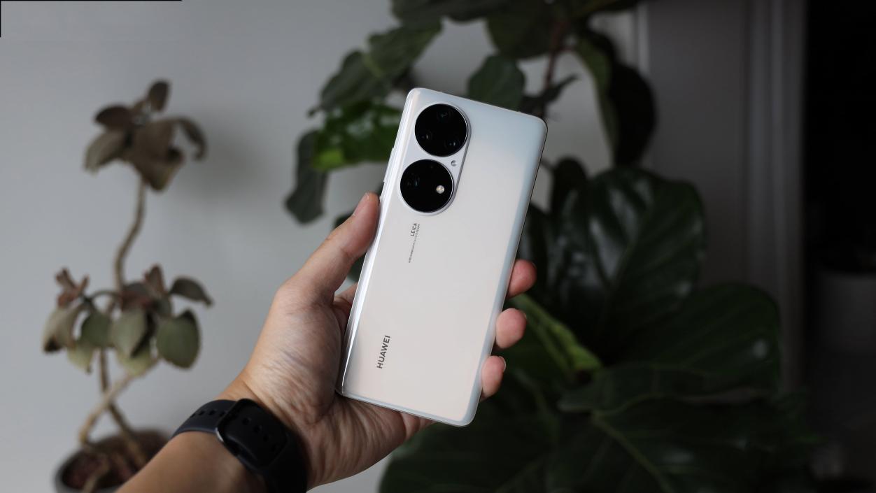 华为p70 pro配置泄露:鸿蒙6.0 200w快充,要起飞了