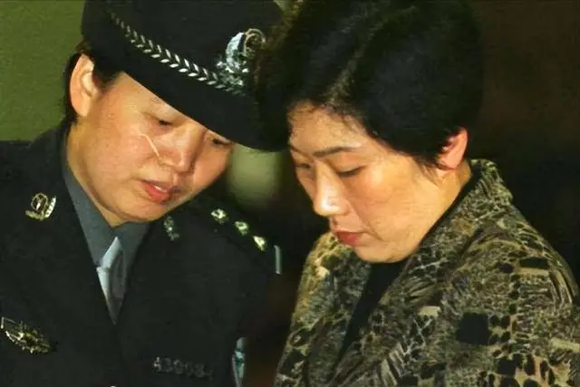 案例:"湖南第1女贪官"蒋艳萍:色诱40位高官,称只玩有档次的