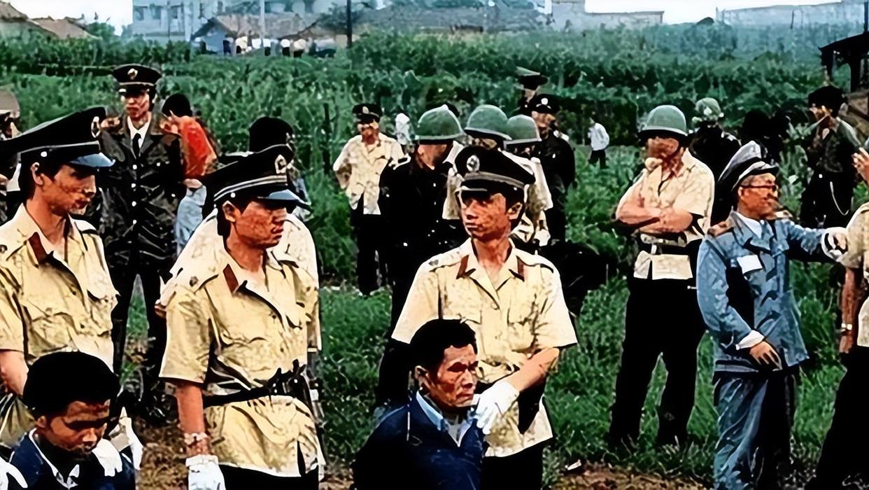 纪实:黑老大邹显卫,把女狱警当情妇,在监狱掌管大权控制警察